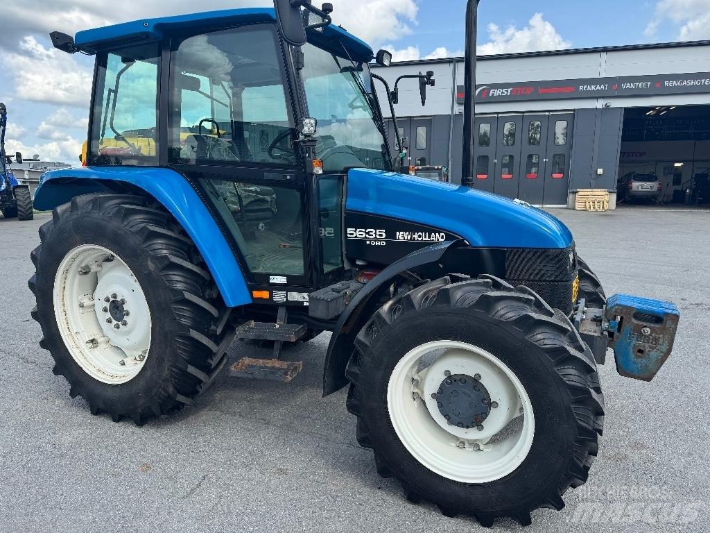 New Holland 5635 Tractoare