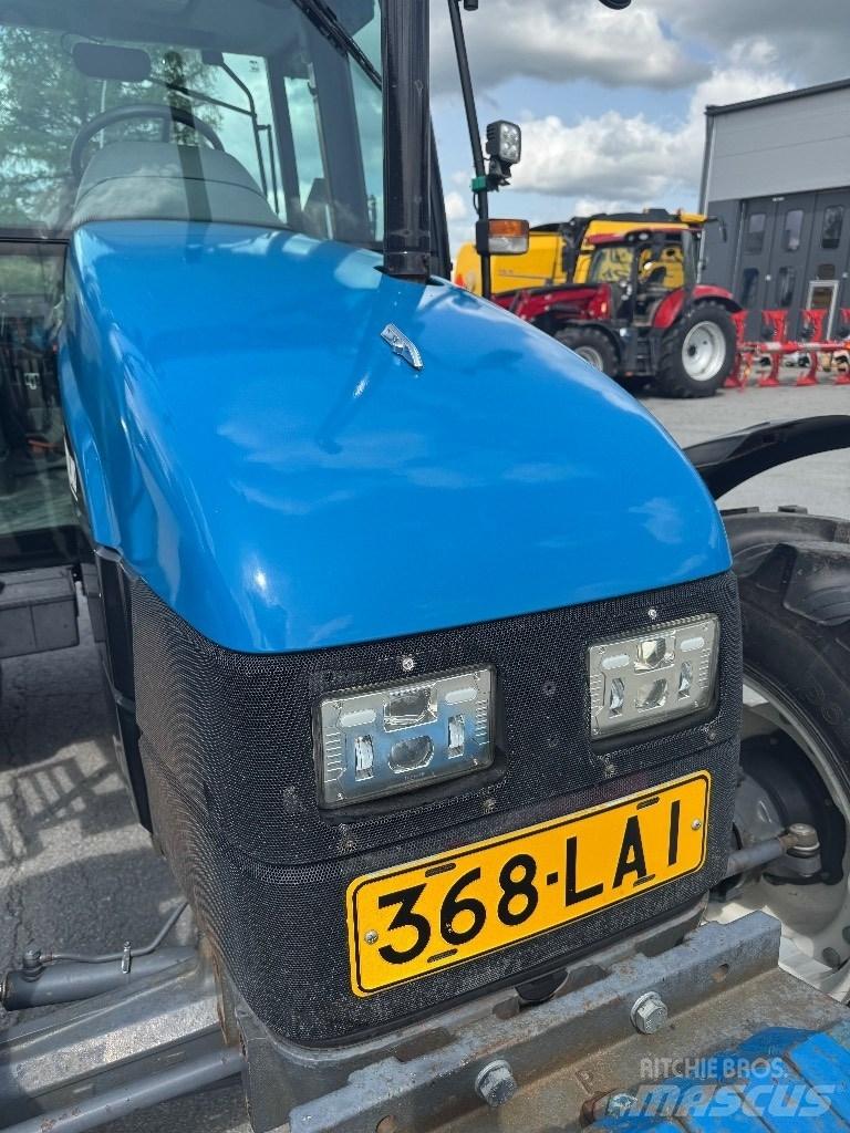 New Holland 5635 Tractoare