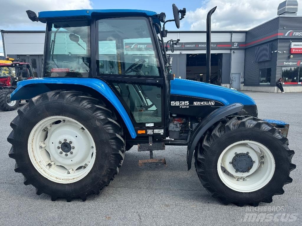 New Holland 5635 Tractoare