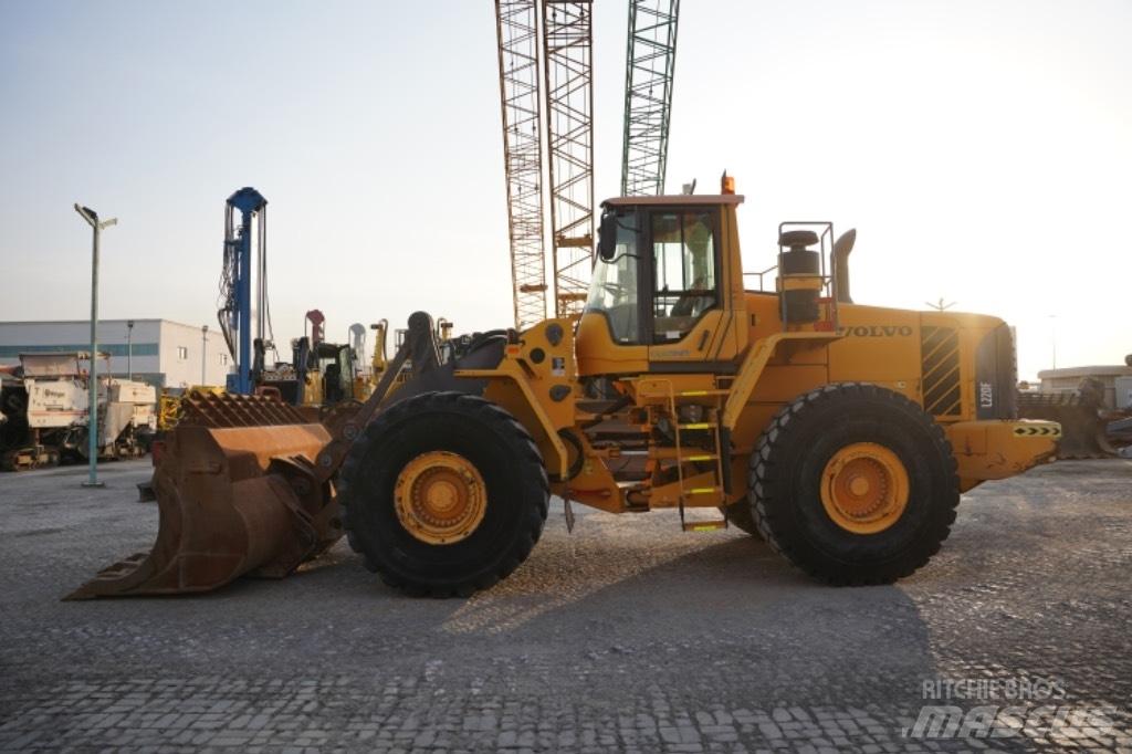 Volvo L220 F Incarcator pe pneuri