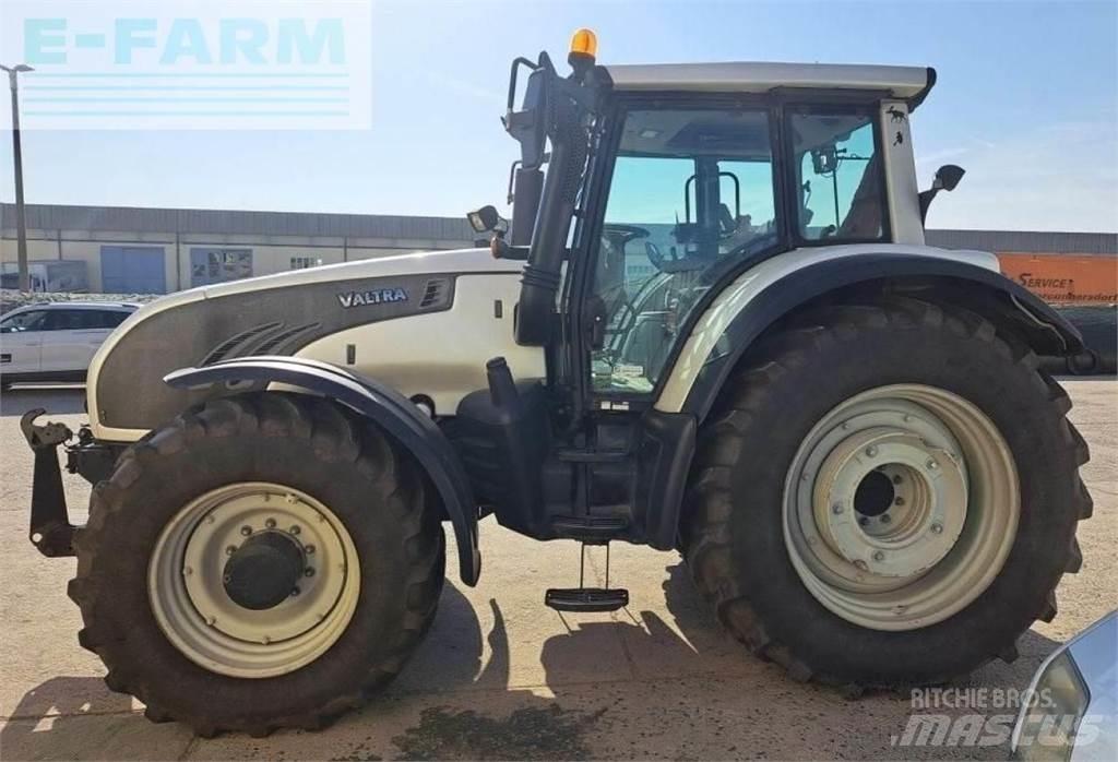 Valtra t 202 Tractoare