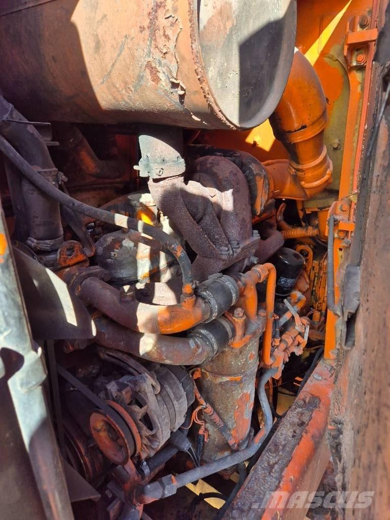 Hitachi FR 130 Incarcator pe pneuri