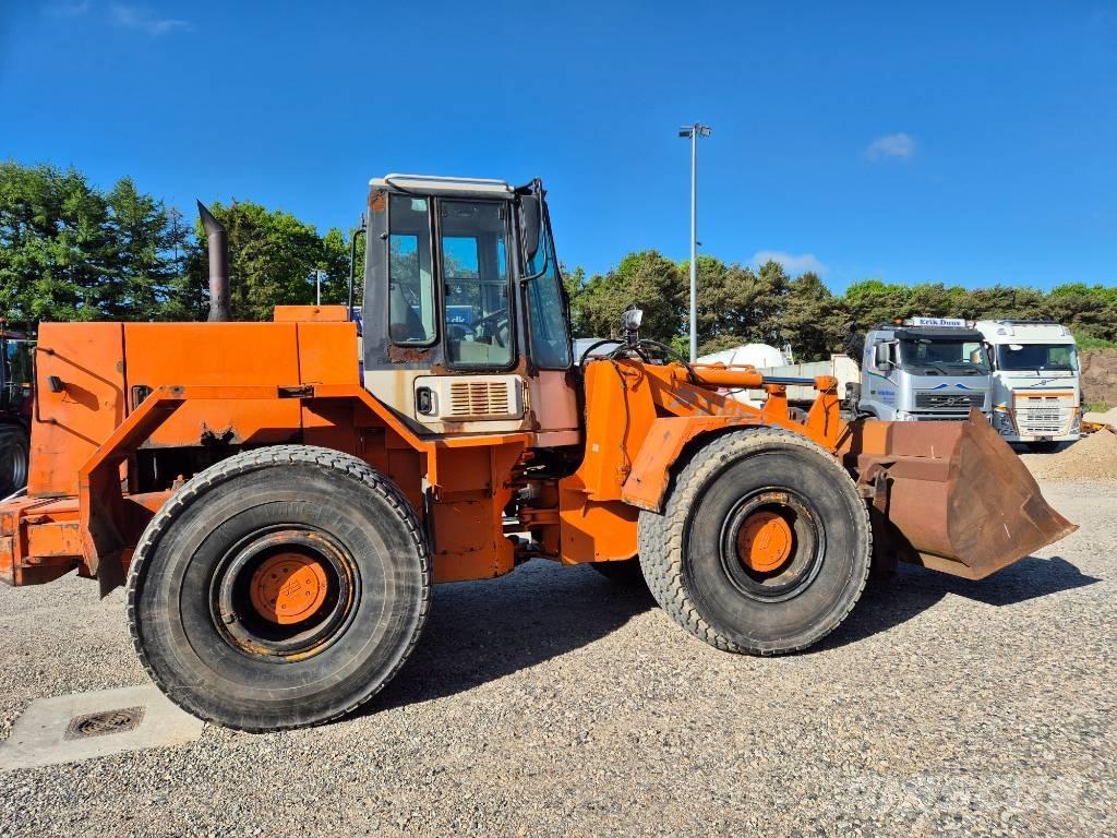 Hitachi FR 130 Incarcator pe pneuri