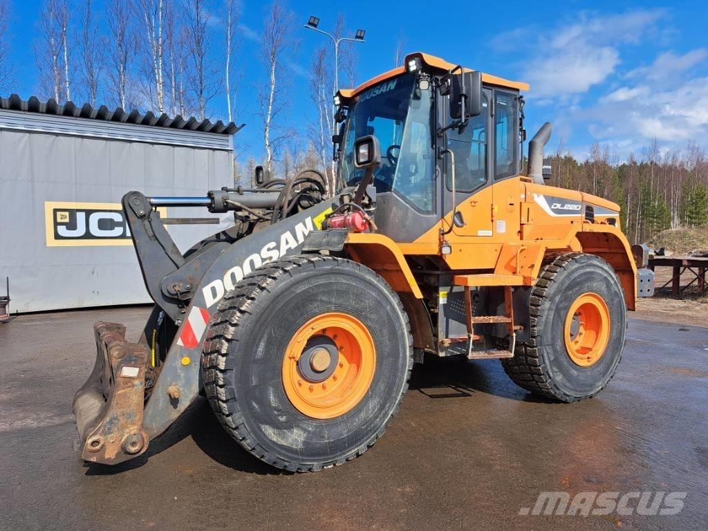 Doosan DL 220 Incarcator pe pneuri