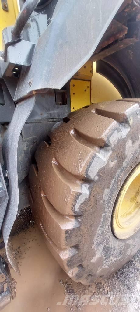 Komatsu WA470-8 Incarcator pe pneuri