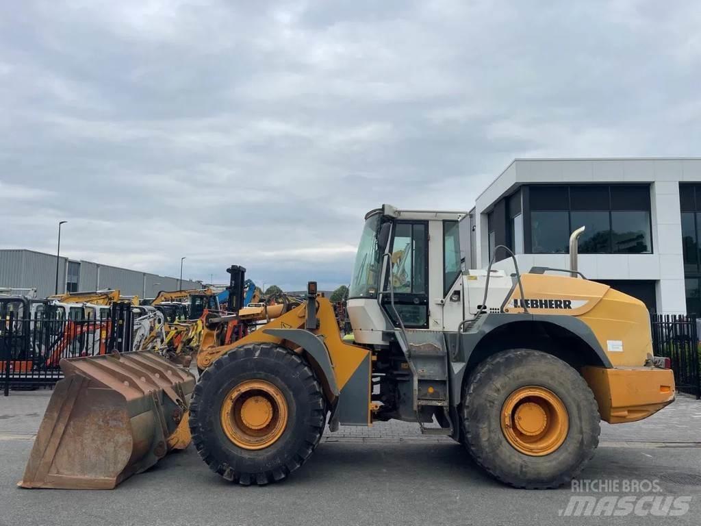 Liebherr L544 Incarcator pe pneuri