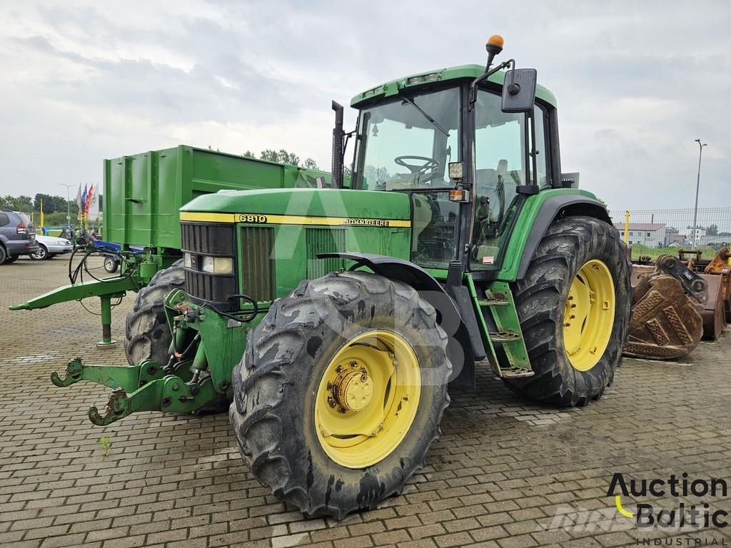 John Deere 6810 Tractoare