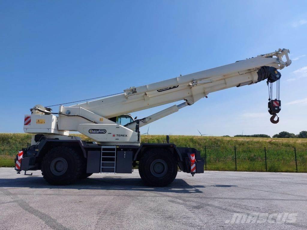 Terex RT100 Macara teren accidentat