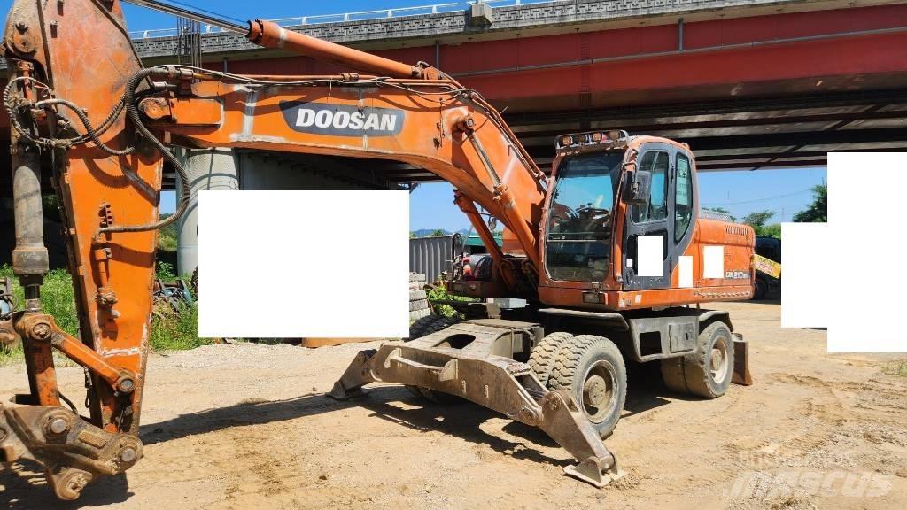 Doosan DX210WA Excavatoare cu roti