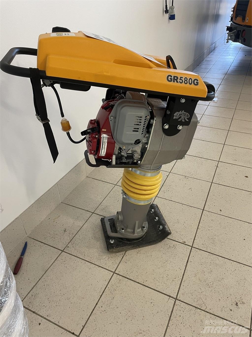 GiANT GR580G Compactor