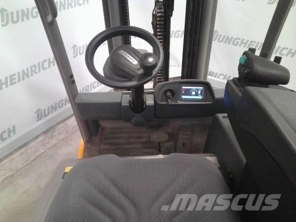 Jungheinrich EFG 215 Stivuitor electric