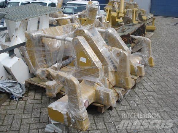 CAT 140M/160M Ripper Utilaje construcții - Altele