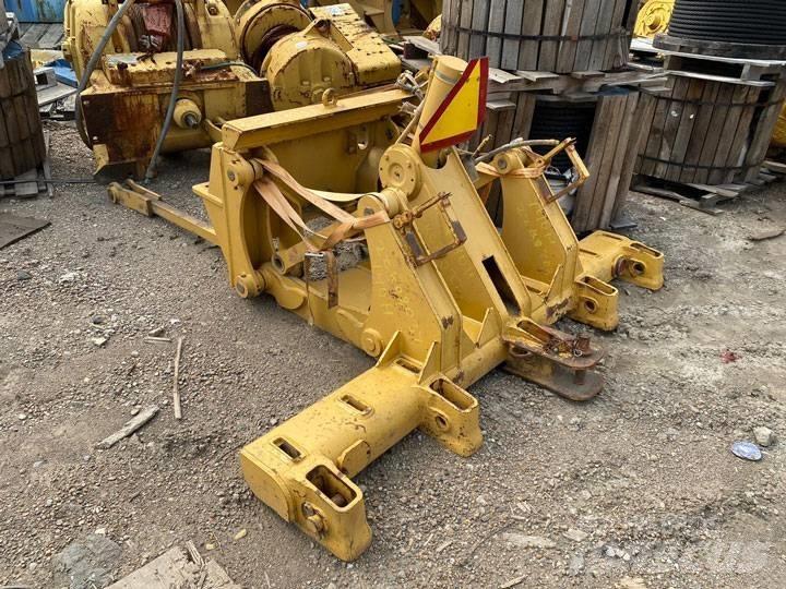 CAT 140 H Ripper Alte componente