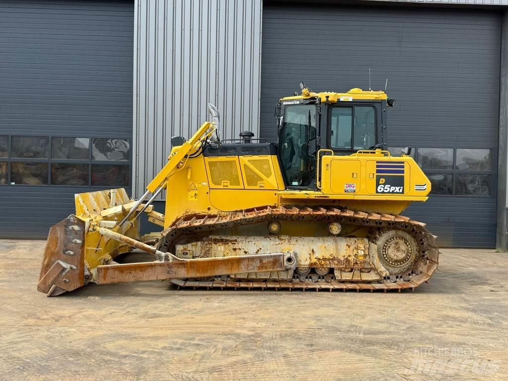 Komatsu D65PXi-18 Buldozere pe senile