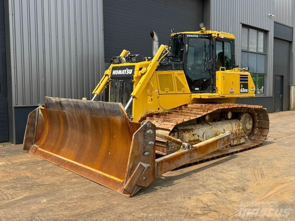 Komatsu D65PXi-18 Buldozere pe senile