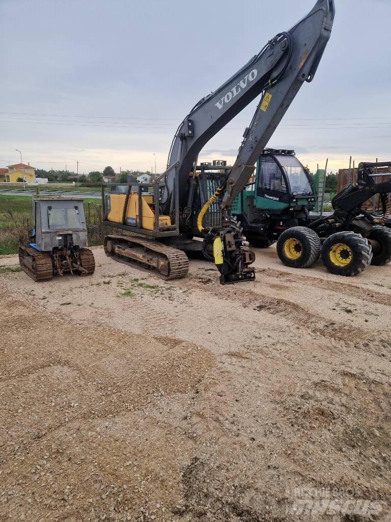Volvo 220el Excavatoare