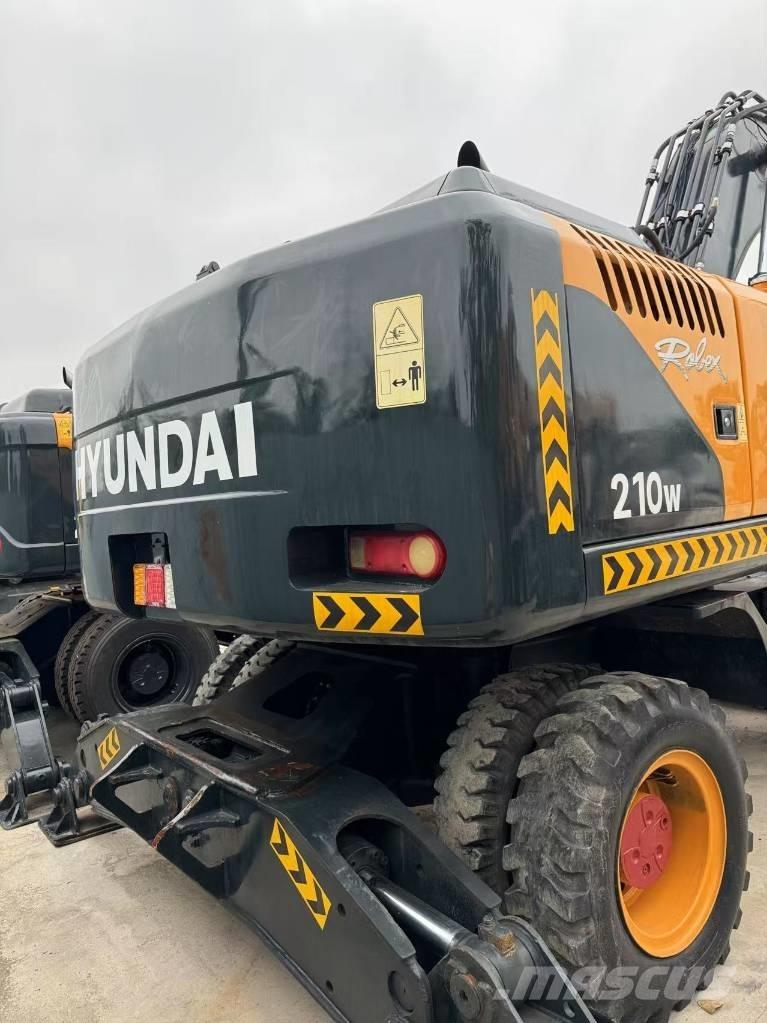 Hyundai R210W-9 Excavatoare cu roti
