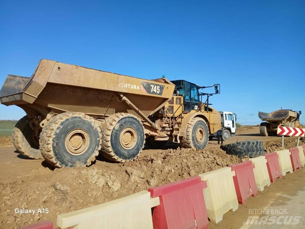 CAT 745 Transportoare articulate