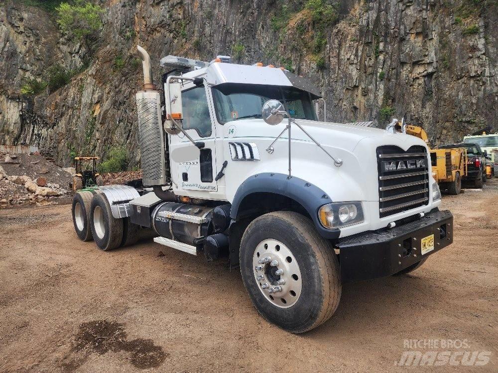 Mack GU713 GRANITE Camion cabina sasiu