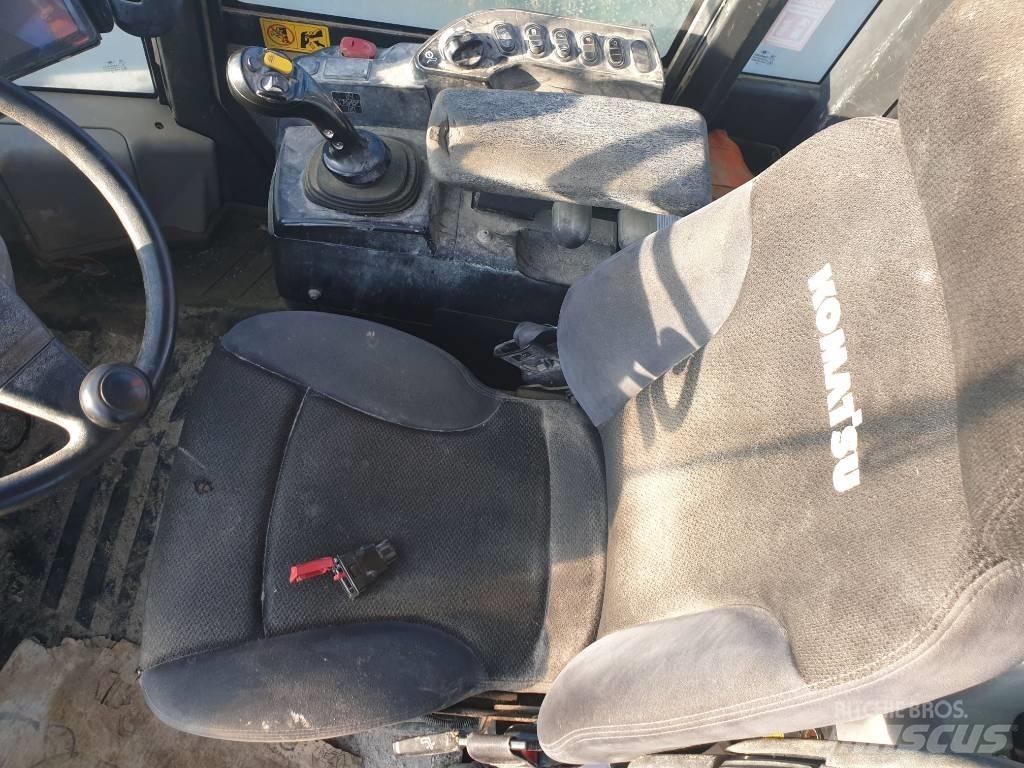 Komatsu WA320-8 Incarcator pe pneuri