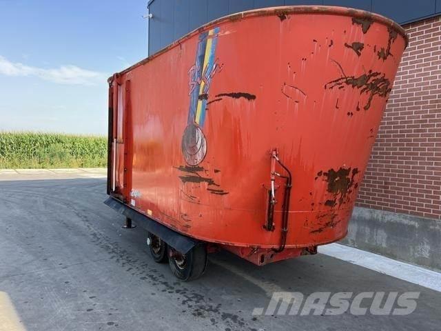 Peecon 24m³ Mixere furaje