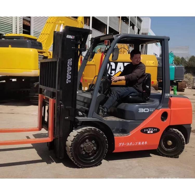 Toyota 8 FDN 30 Stivuitor diesel