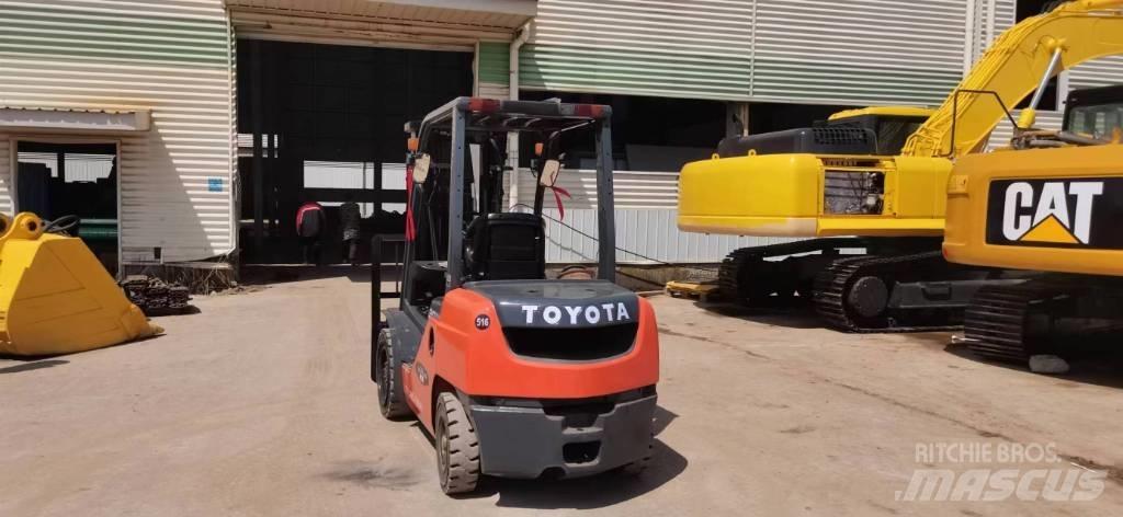 Toyota 8 FDN 30 Stivuitor diesel