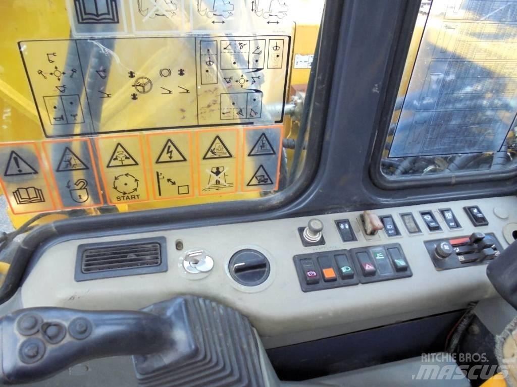 Komatsu PW 130ES-6K Excavatoare cu roti