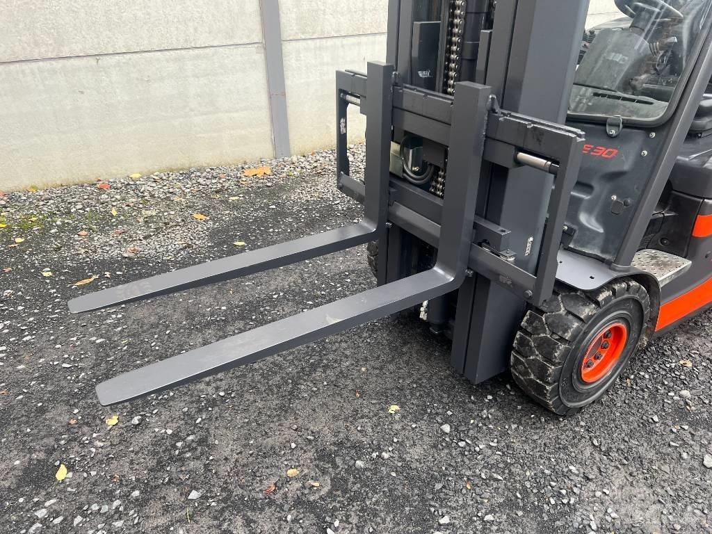 Linde E30L-01 Stivuitor electric