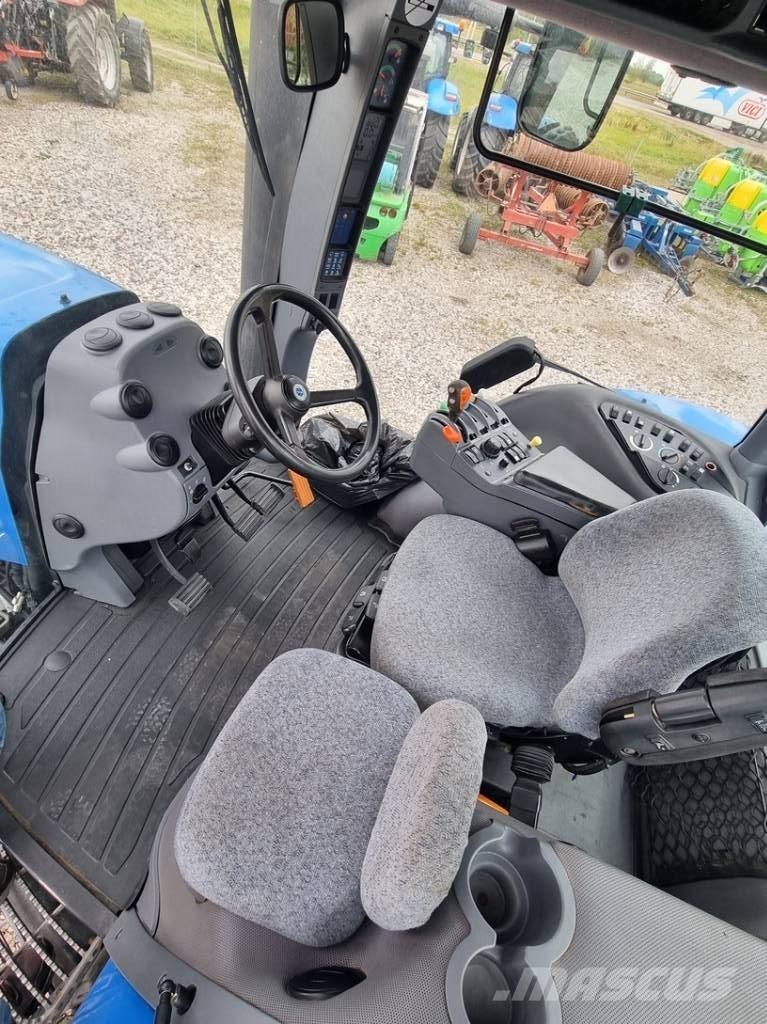 New Holland T 8040 Tractoare