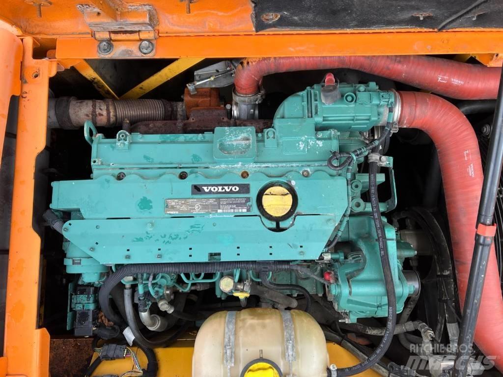 Volvo EW 140 Excavatoare cu roti