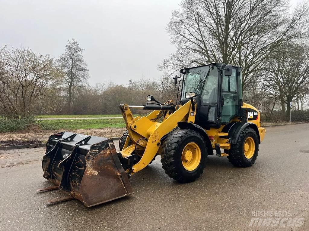 CAT 908M Incarcator pe pneuri