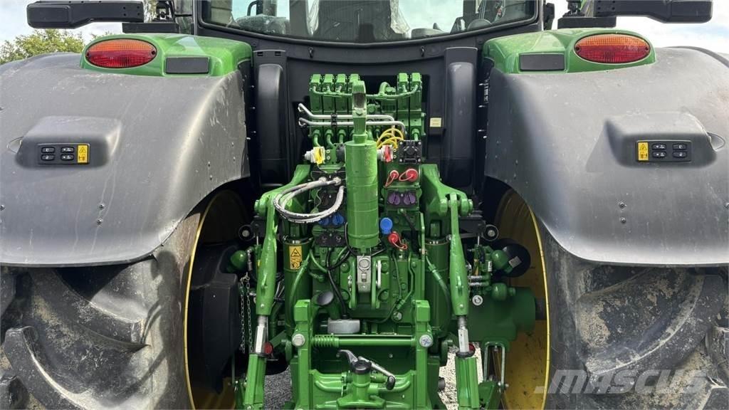 John Deere 6R215 Tractoare