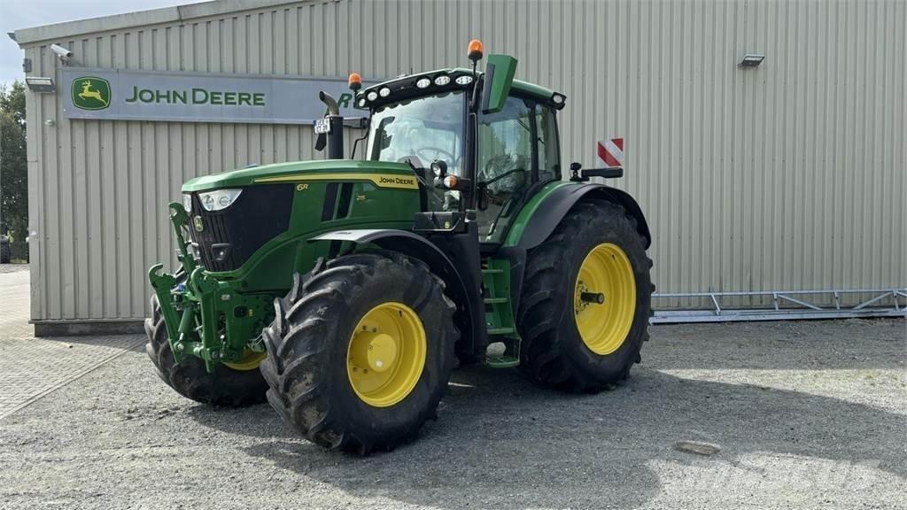 John Deere 6R215 Tractoare