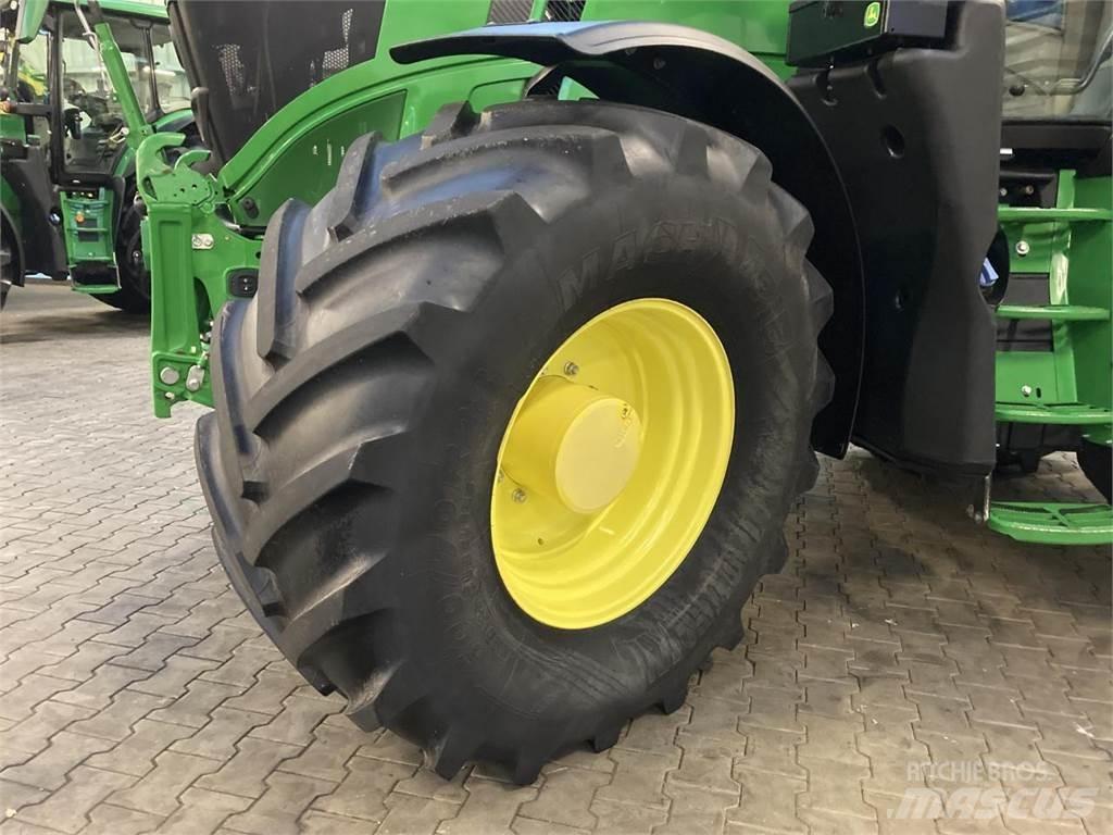 John Deere 6R 215 Tractoare