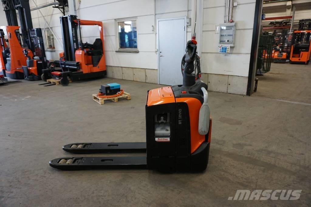 Toyota LPE220 Transpaleta cu platforma