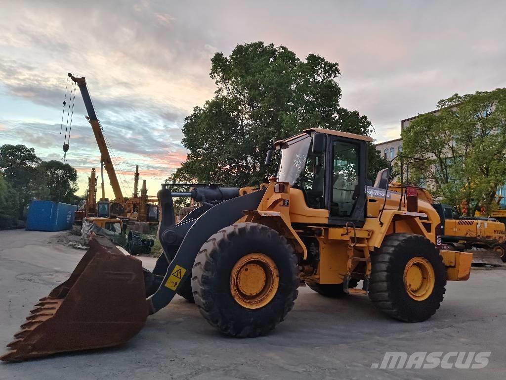 Volvo L 120 Incarcator pe pneuri