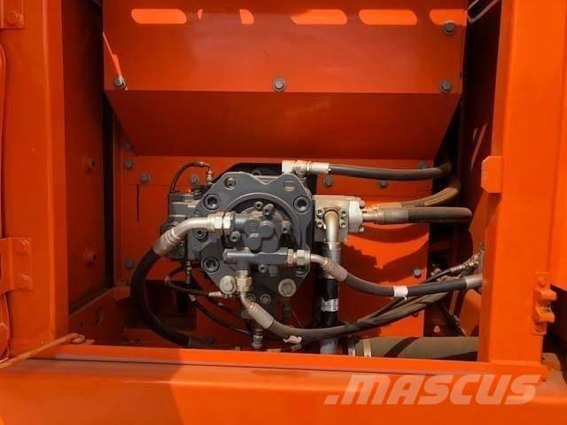 Doosan DX 225 Excavatoare pe șenile
