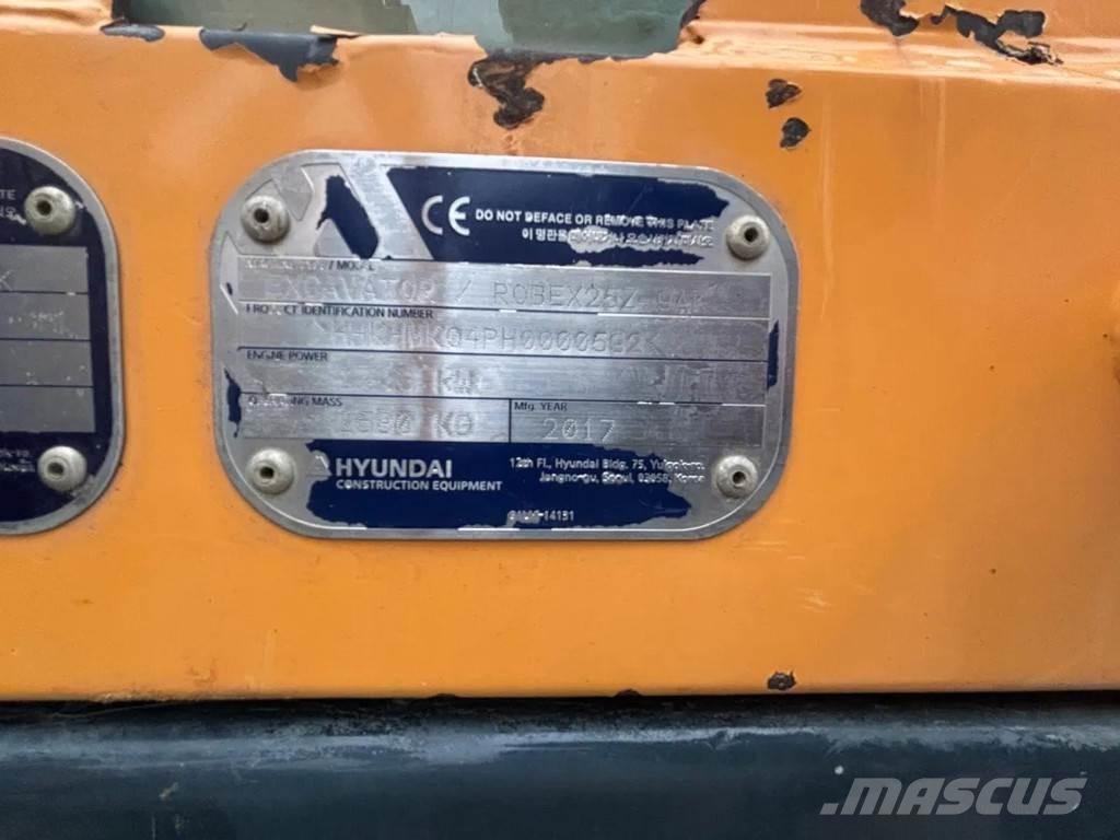 Hyundai R25Z Mini excavatoare < 7t