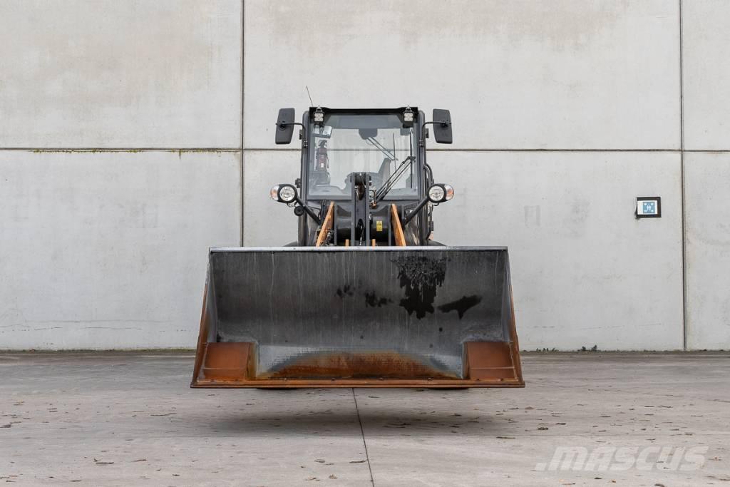 CASE 321 F Incarcator pe pneuri