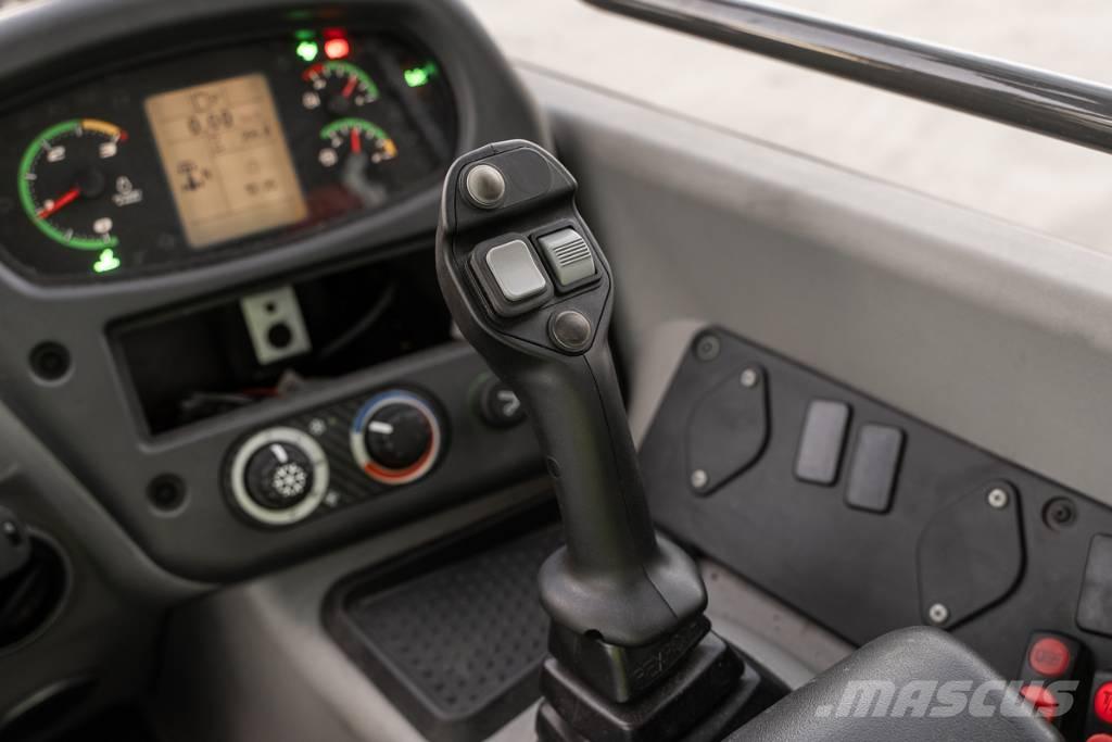 CASE 321 F Incarcator pe pneuri