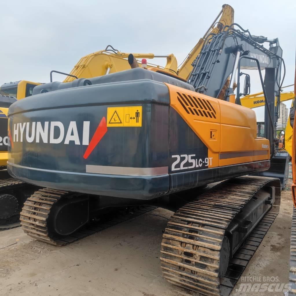 Hyundai R 225LC-9T Excavatoare pe șenile
