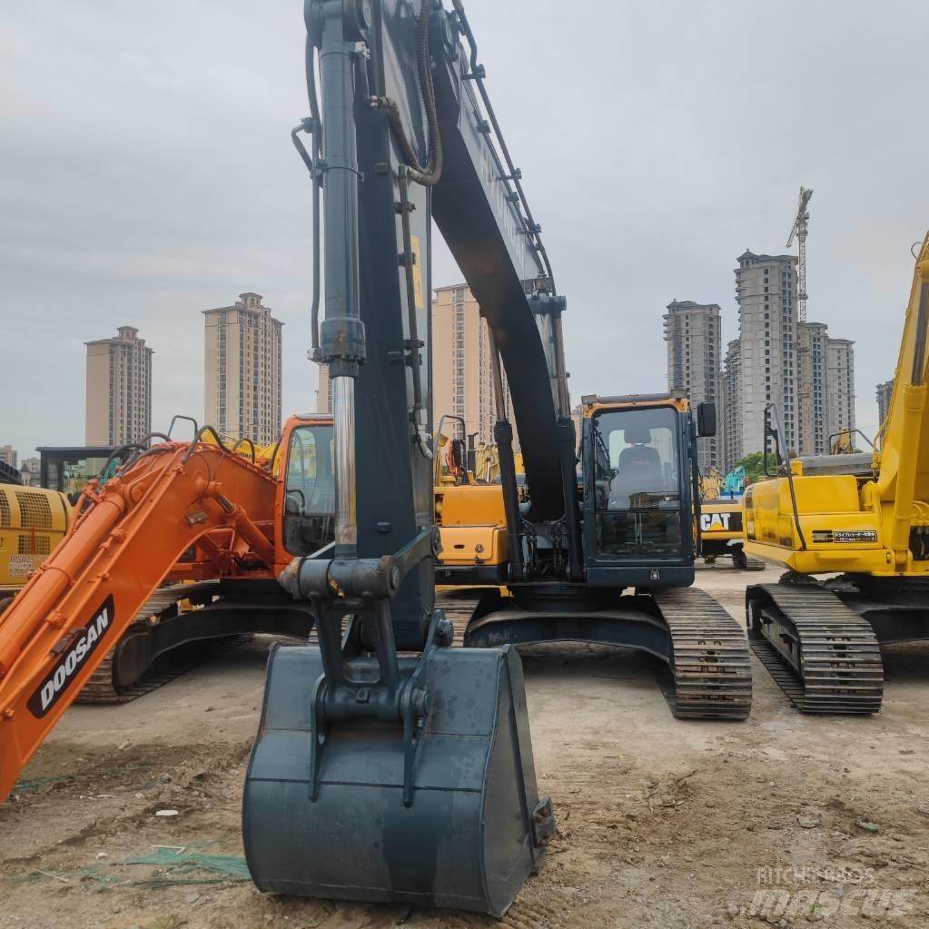 Hyundai R 225LC-9T Excavatoare pe șenile
