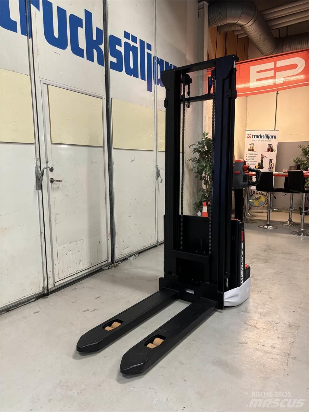 ESA 121 Transpaleta manuala