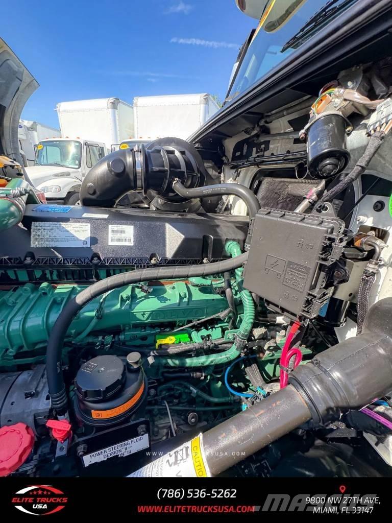 Volvo Commercial VNL Autotractoare