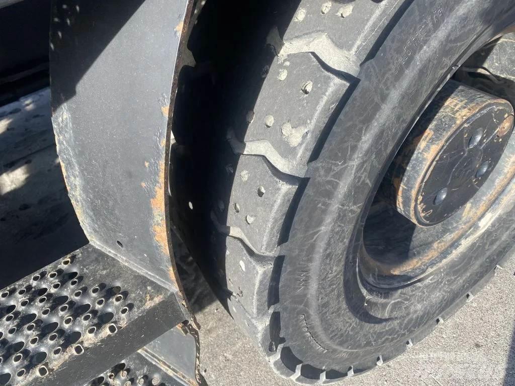 CAT M318F Excavatoare cu roti
