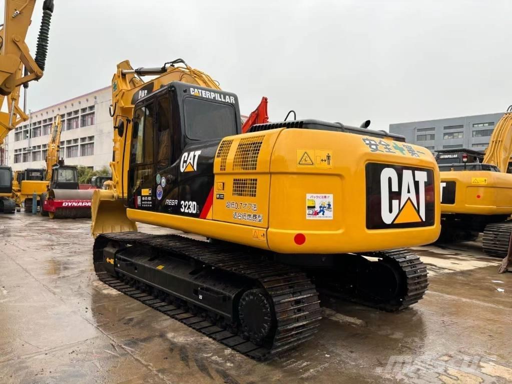 CAT 323 D Excavatoare pe șenile
