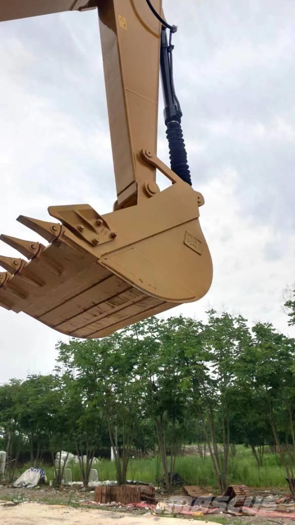 CAT 320D2 Excavatoare pe șenile
