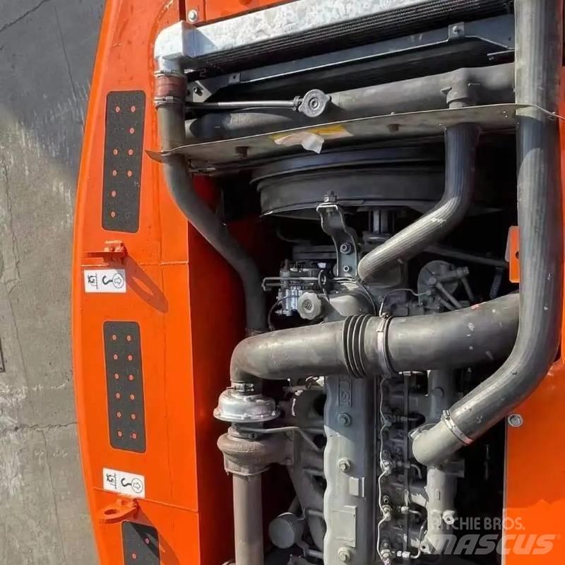 Hitachi ZX 200 Excavatoare pe șenile
