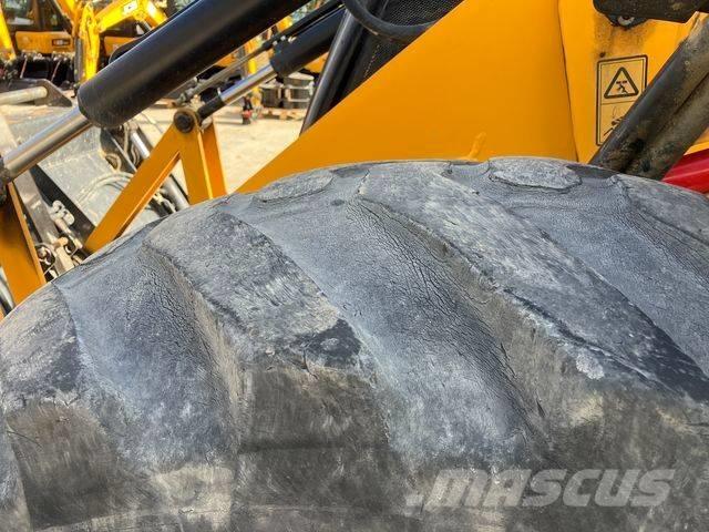 JCB 4CX AEC Buldoexcavatoare